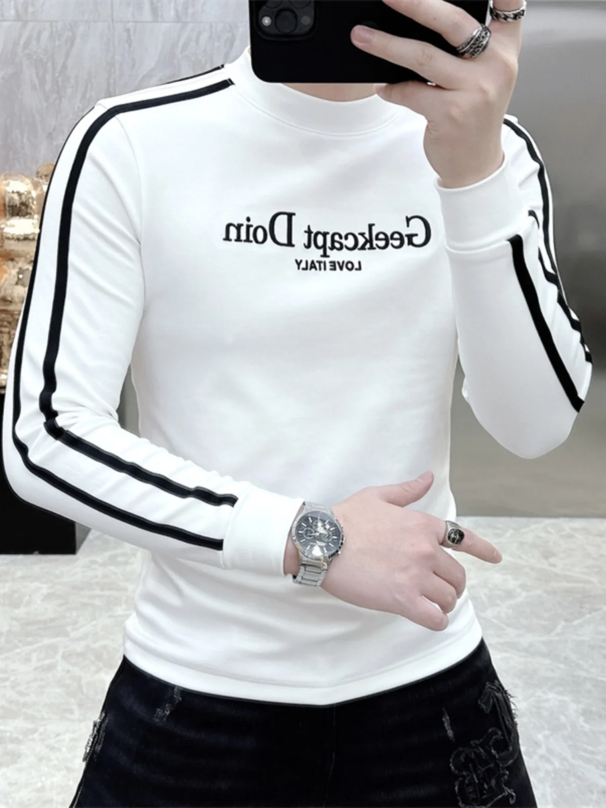 Мужская приталенная футболка с длинным рукавом, вышивкой, высоким воротником, на подкладке, базовая, молодежная, городская, стильная, износостойкая
Мужская приталенная футболка с длинным рукавом, вышивкой, высоким воротником, на подкладке, базовая, молодежная, городская, стильная, износостойкая