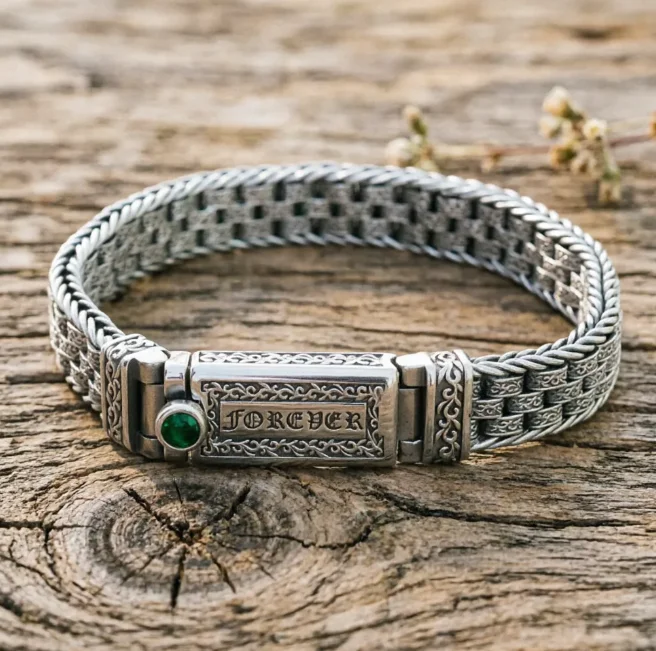 Men's bracelet simple and elegant pure silver S925 bracelet hand woven six character mantra drum silver rotatable silver chain
Men's bracelet simple and elegant pure silver S925 bracelet hand woven six character mantra drum silver rotatable silver chain