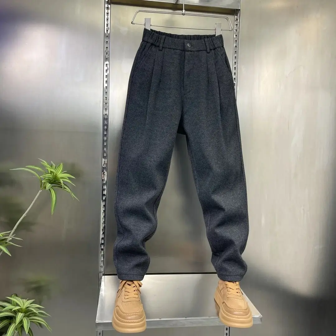 Мужские зимние повседневные брюки: теплые, удобные, универсальные, свободного кроя, со средней посадкой, спортивные, цвета хаки, простой дизайн, модные, индивидуальный стиль.
Мужские зимние повседневные брюки: теплые, удобные, универсальные, свободного кроя, со средней посадкой, спортивные, цвета хаки, простой дизайн, модные, индивидуальный стиль.