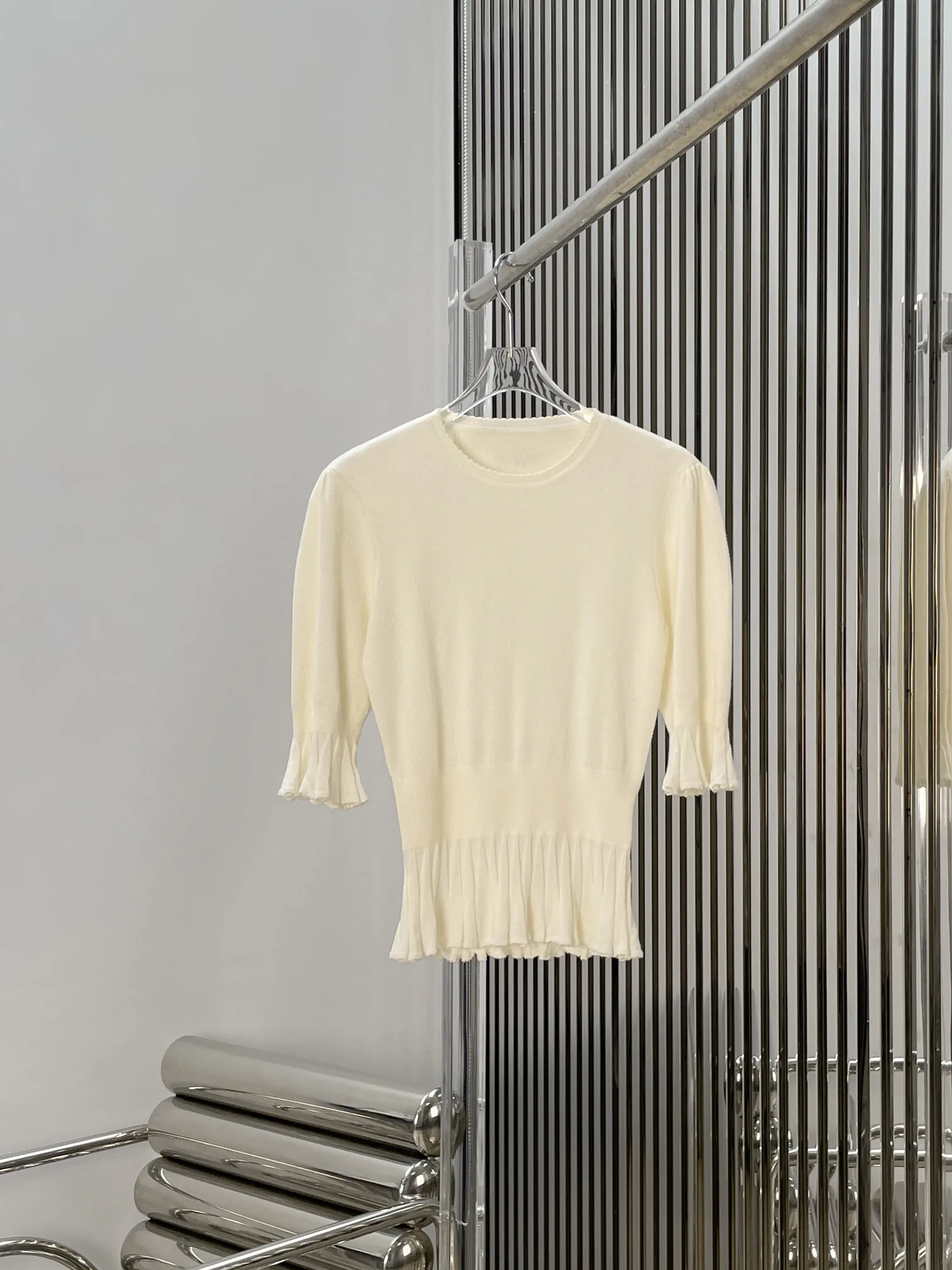 Slim Fit round Neck Knitted Top with Pleated Sleeves Versatile Base Layer Shirt Casual Style Cotton Short Sleeve Knitwear
Slim Fit round Neck Knitted Top with Pleated Sleeves Versatile Base Layer Shirt Casual Style Cotton Short Sleeve Knitwear