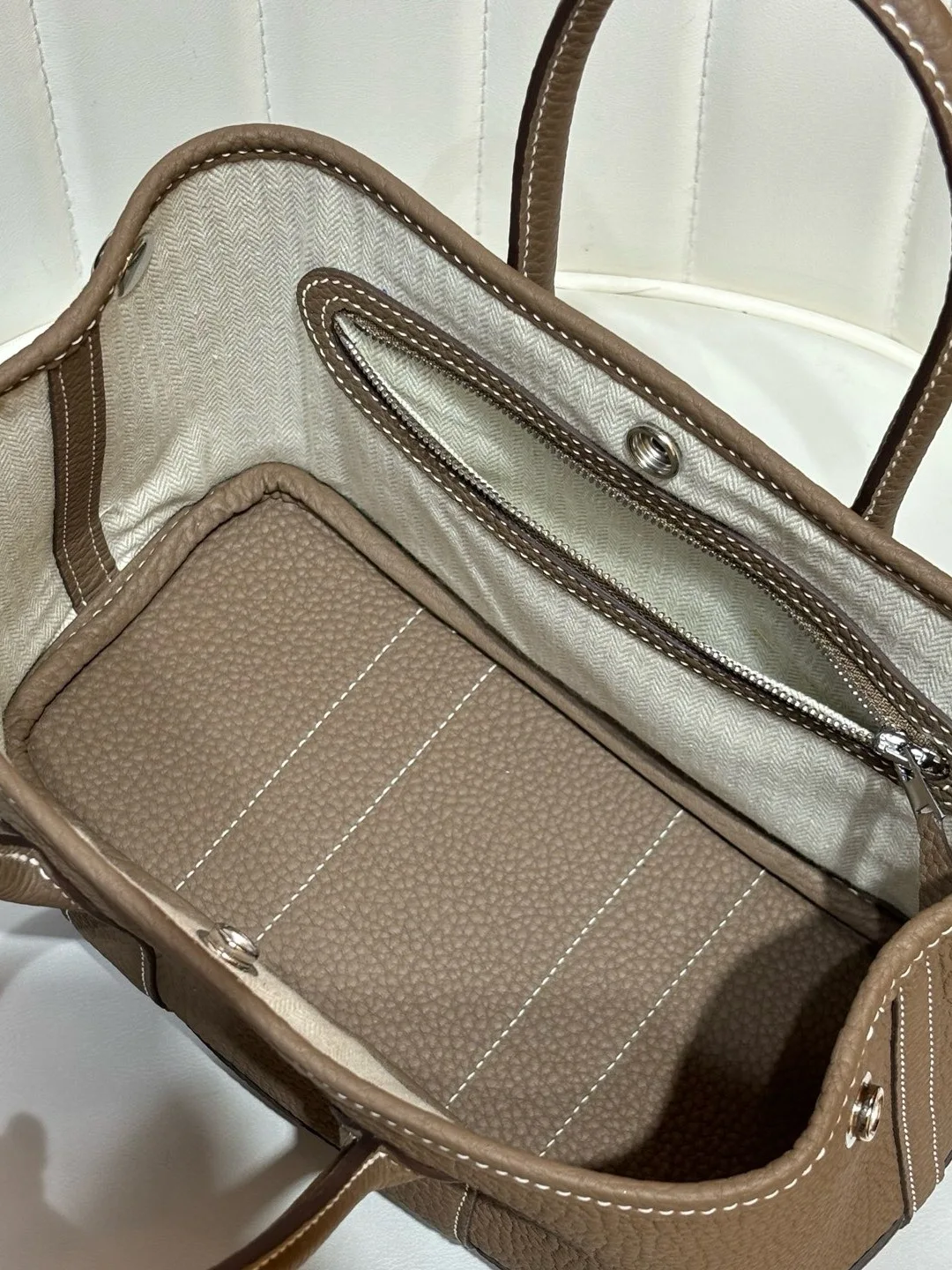 Negonda из воловьей кожи с воском Tead Garden Par, женская большая сумка, повседневная простая сумка Sle, мягкая кожаная сумка для молодежи
Negonda из воловьей кожи с воском Tead Garden Par, женская большая сумка, повседневная простая сумка Sle, мягкая кожаная сумка для молодежи