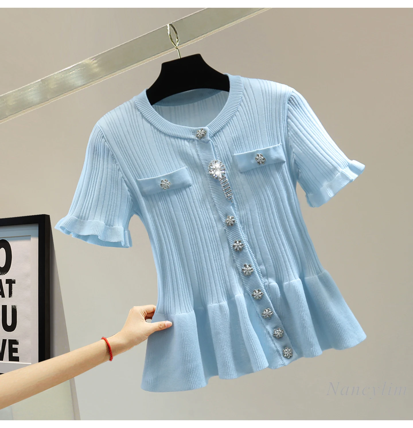 Lotus Leaf Edge Round Neck Short-sleeved Ice Silk T-shirt Ladies, 2025 Summer Short Rhinestone Buckle Irregular Knitted Top
Lotus Leaf Edge Round Neck Short-sleeved Ice Silk T-shirt Ladies, 2025 Summer Short Rhinestone Buckle Irregular Knitted Top