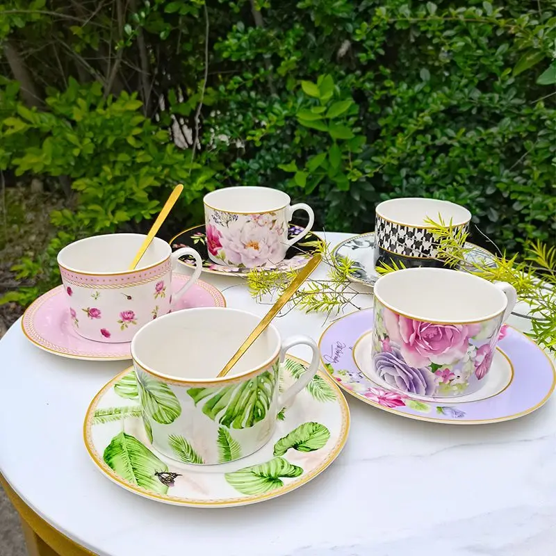 High-end coffee cup, breakfast cup, ceramic girl, high-value niche retro new light luxury cup and saucer
High-end coffee cup, breakfast cup, ceramic girl, high-value niche retro new light luxury cup and saucer