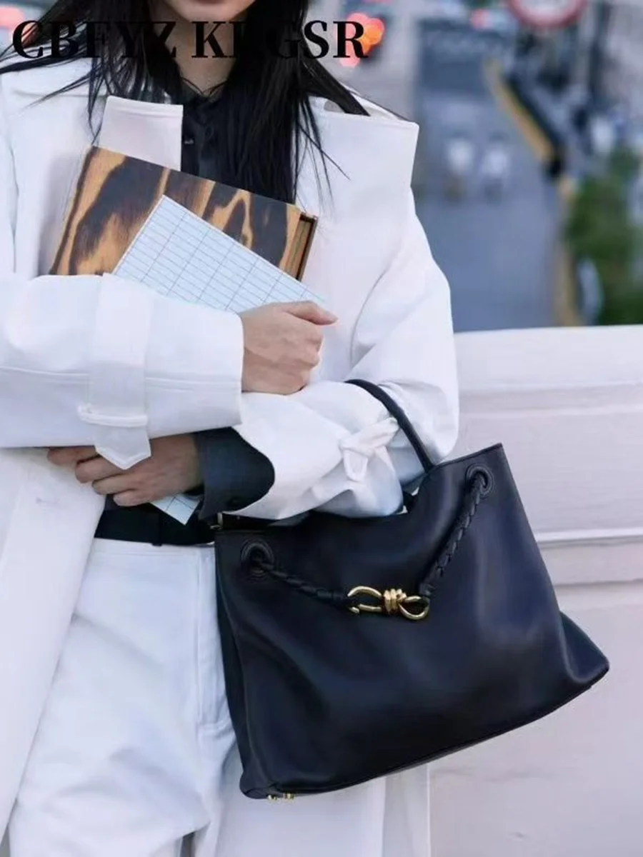 New Metal Bow Buckle Hardware Plain Weave Large Capacity Tote Bag Women Shoulder Bag Commute High-Quality Leather Underarm Bags
New Metal Bow Buckle Hardware Plain Weave Large Capacity Tote Bag Women Shoulder Bag Commute High-Quality Leather Underarm Bags