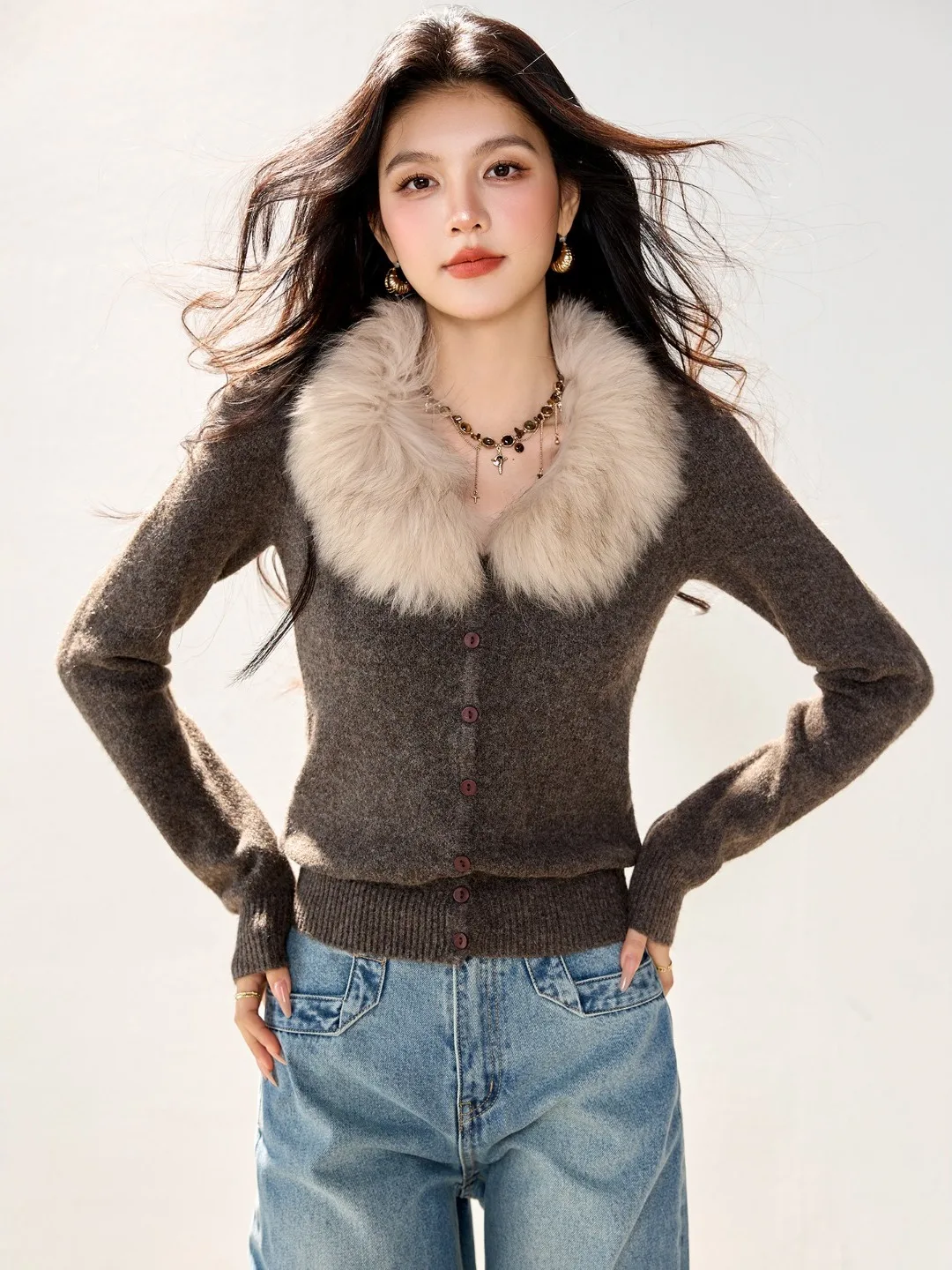 Новый женский повседневный кардиган с воротником из искусственного меха, приталенный, осенне-зимний, в стиле французского шика, для стройности фигуры
Новый женский повседневный кардиган с воротником из искусственного меха, приталенный, осенне-зимний, в стиле французского шика, для стройности фигуры