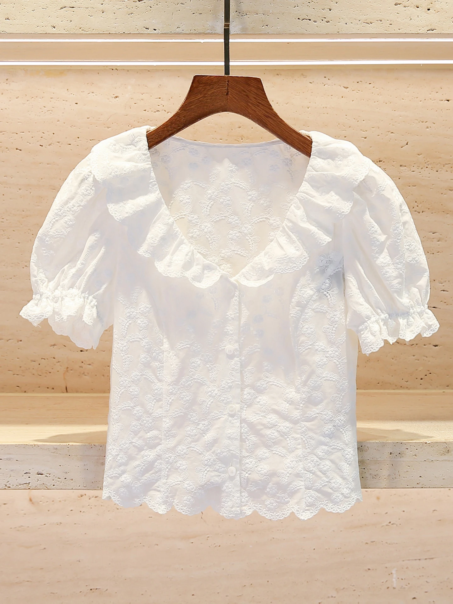 Elegant Women's Embroidered Blouse Summer Sweet Gentle Style Floral Lace Shirt Casual Commute Loose Fit Short Sleeve V-Neck
Elegant Women's Embroidered Blouse Summer Sweet Gentle Style Floral Lace Shirt Casual Commute Loose Fit Short Sleeve V-Neck