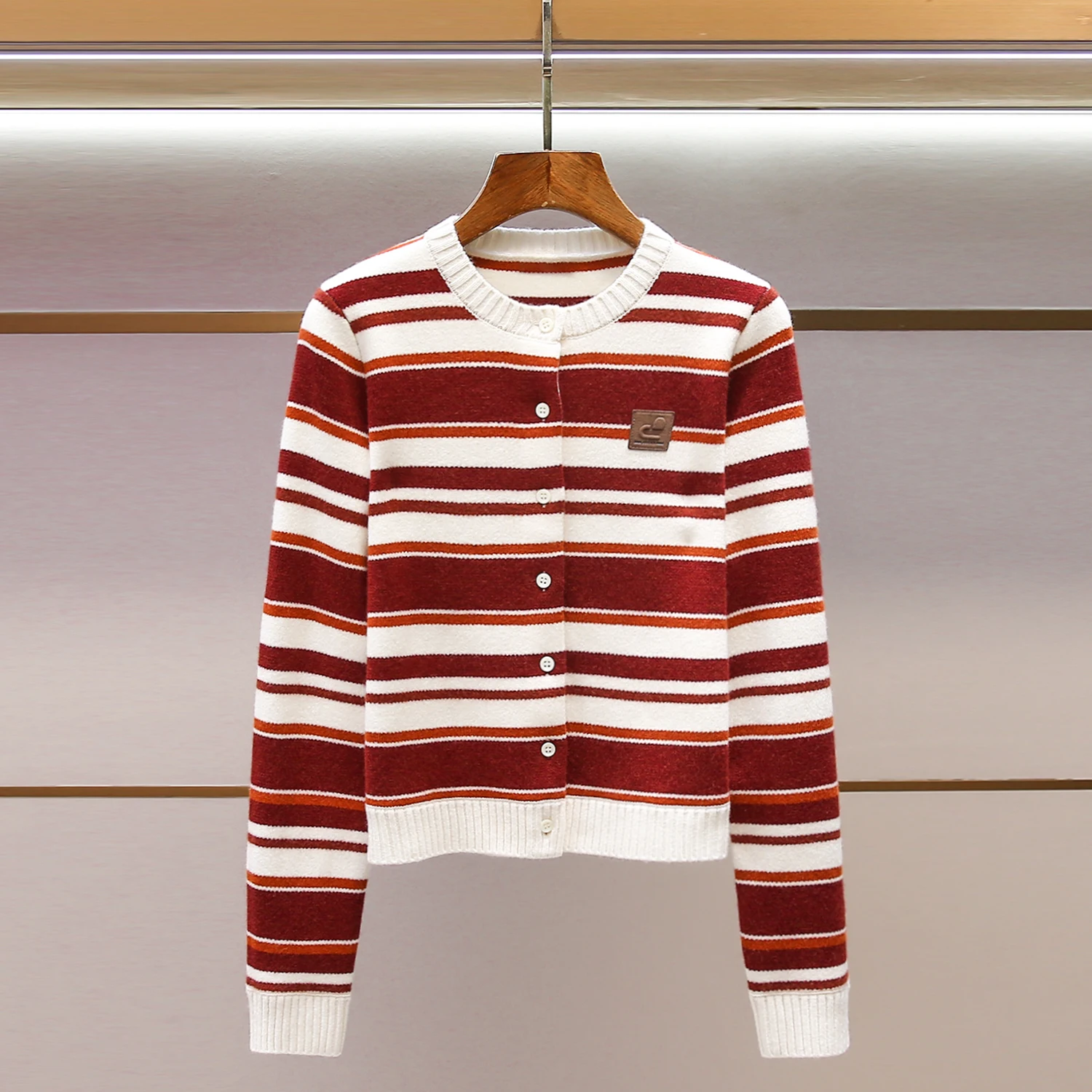 Весенняя новинка: Элегантный женский вязаный кардиган в полоску с круглым вырезом, приталенный, с цветовым блоком, для повседневной носки
Весенняя новинка: Элегантный женский вязаный кардиган в полоску с круглым вырезом, приталенный, с цветовым блоком, для повседневной носки