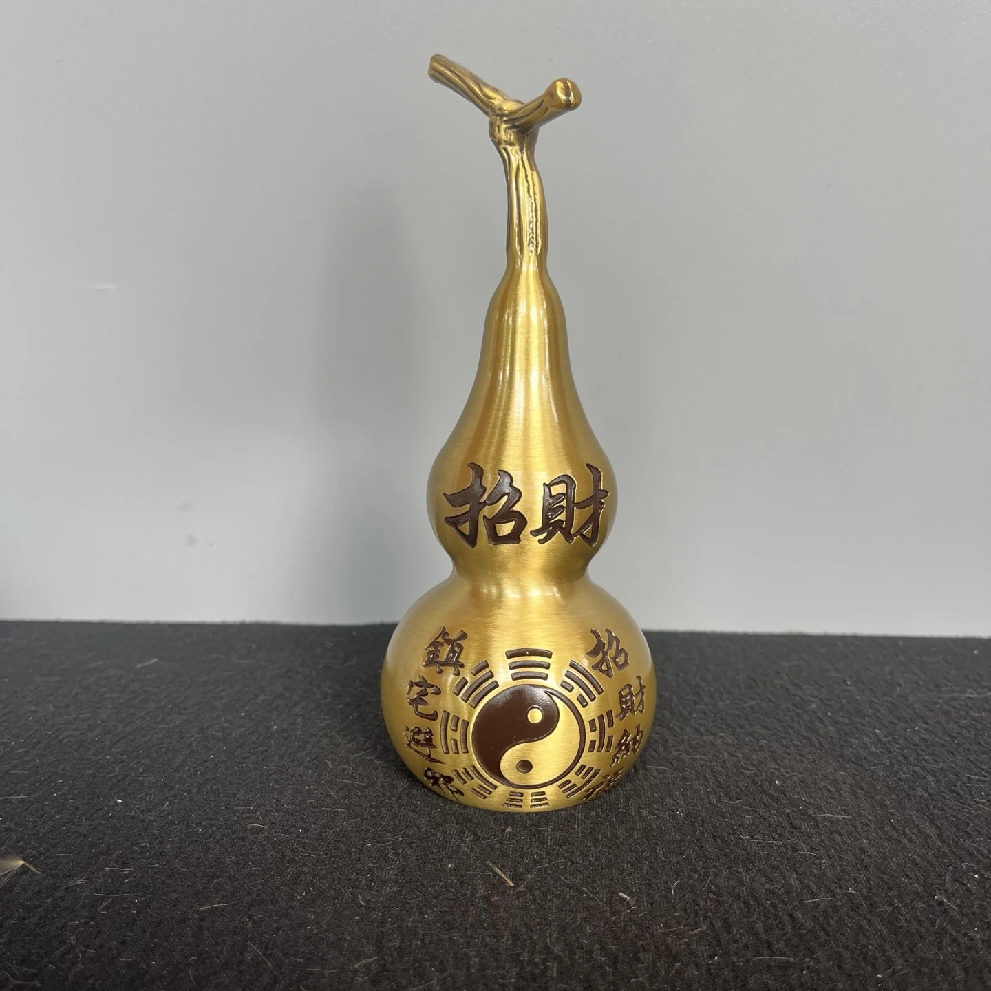 6"Tibetan Temple Collection Old Brass Tai Chi the Eight Diagrams Town house Gourd Calabash Gather wealth Ornaments
6"Tibetan Temple Collection Old Brass Tai Chi the Eight Diagrams Town house Gourd Calabash Gather wealth Ornaments