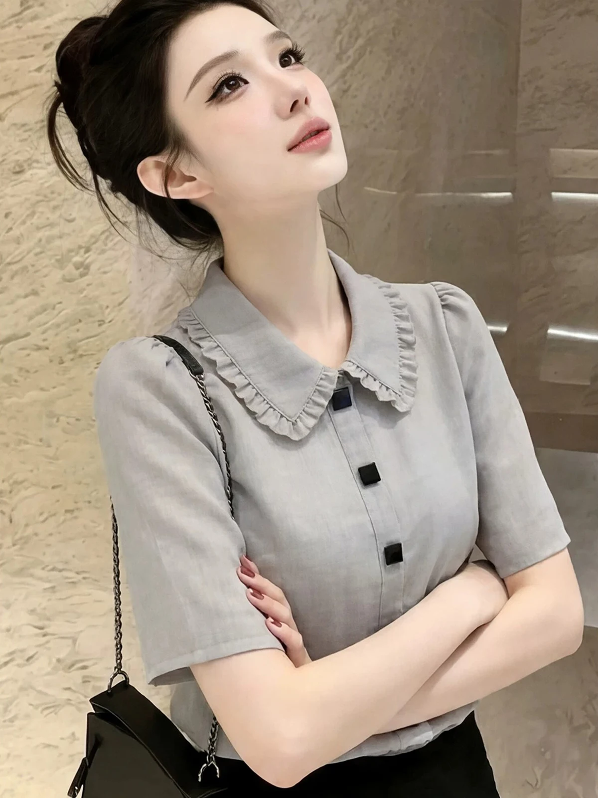 Summer Unique Grey Doll Collar Short Sleeve Women's Shirt Loose Versatile Slimming Top Casual Style Flower Hem Shirt
Summer Unique Grey Doll Collar Short Sleeve Women's Shirt Loose Versatile Slimming Top Casual Style Flower Hem Shirt