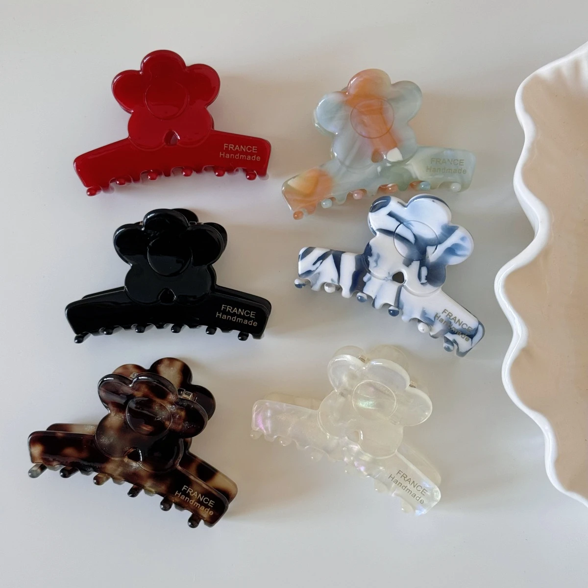 NEW Acetate Flower Crab Hair Clip French Elegant Medium Hair Claw Colorful Claw Clip Shark Clip Hair Accessories for Women Girls
NEW Acetate Flower Crab Hair Clip French Elegant Medium Hair Claw Colorful Claw Clip Shark Clip Hair Accessories for Women Girls