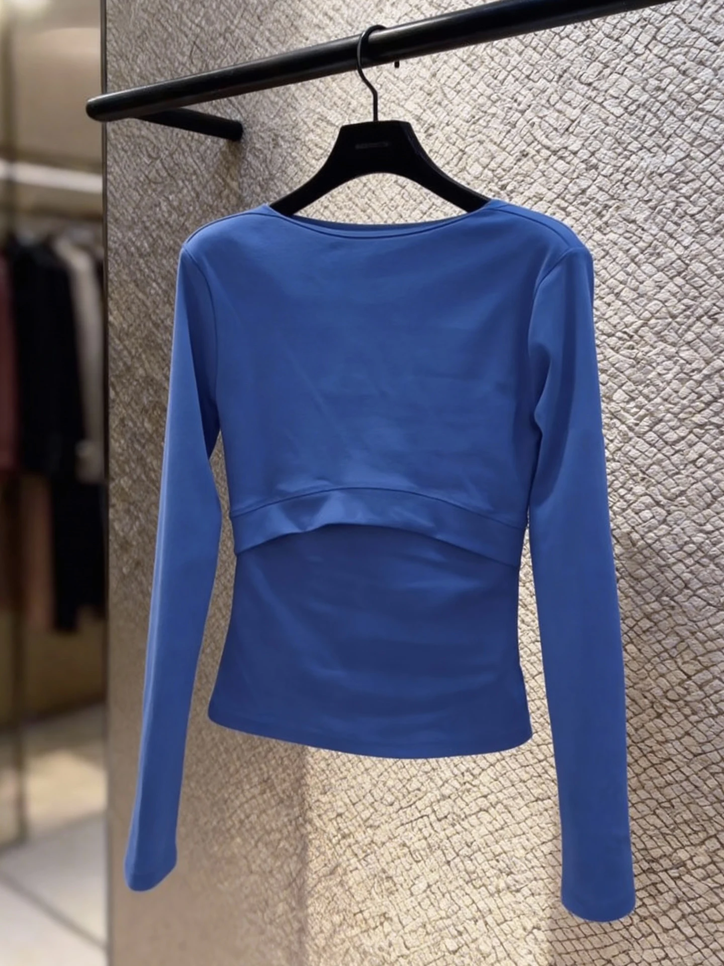 Casual round Neck Long Sleeve Women's Slim Fit Base Shirt Versatile Spring Fashion Pure Color T-Shirt Comfortable Daily Wear
Casual round Neck Long Sleeve Women's Slim Fit Base Shirt Versatile Spring Fashion Pure Color T-Shirt Comfortable Daily Wear