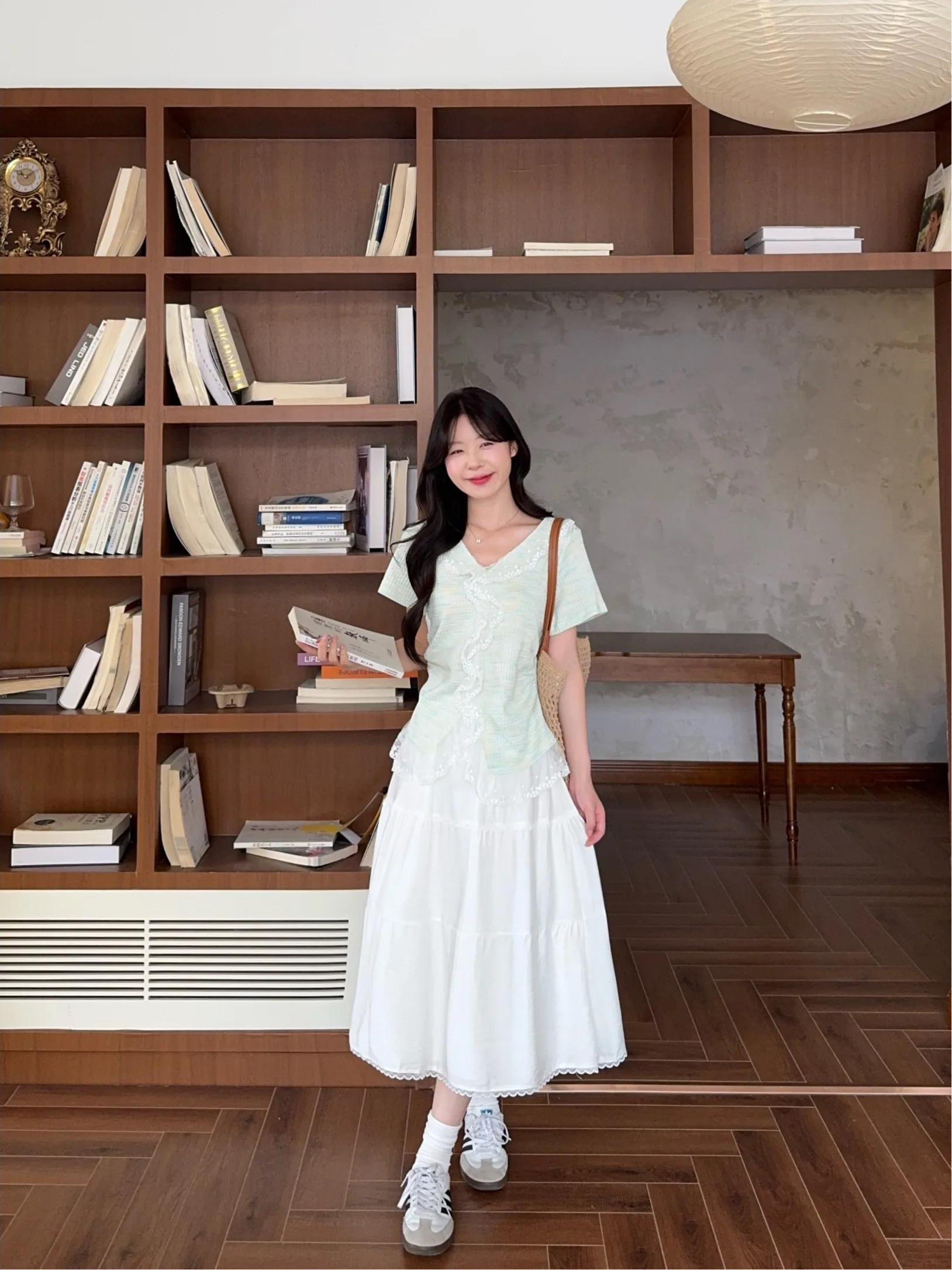 plus Size Fashionable Lace Patchwork V-Neck Short Sleeve Top Mid-Length A-Line Skirt Two-Piece Set Summer New Design Korean S...
plus Size Fashionable Lace Patchwork V-Neck Short Sleeve Top Mid-Length A-Line Skirt Two-Piece Set Summer New Design Korean S...