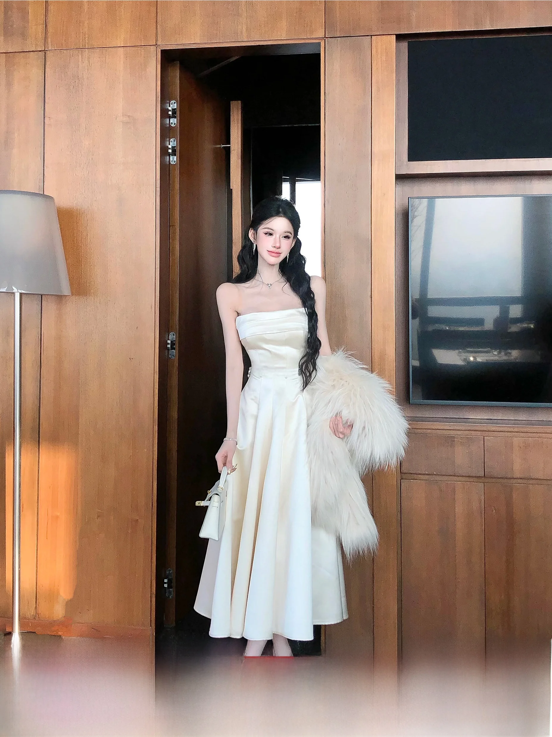 Новое летнее женское платье А-силуэта из атласной ткани, без рукавов, с невидимой молнией, для клуба, во французском стиле...
Новое летнее женское платье А-силуэта из атласной ткани, без рукавов, с невидимой молнией, для клуба, во французском стиле...