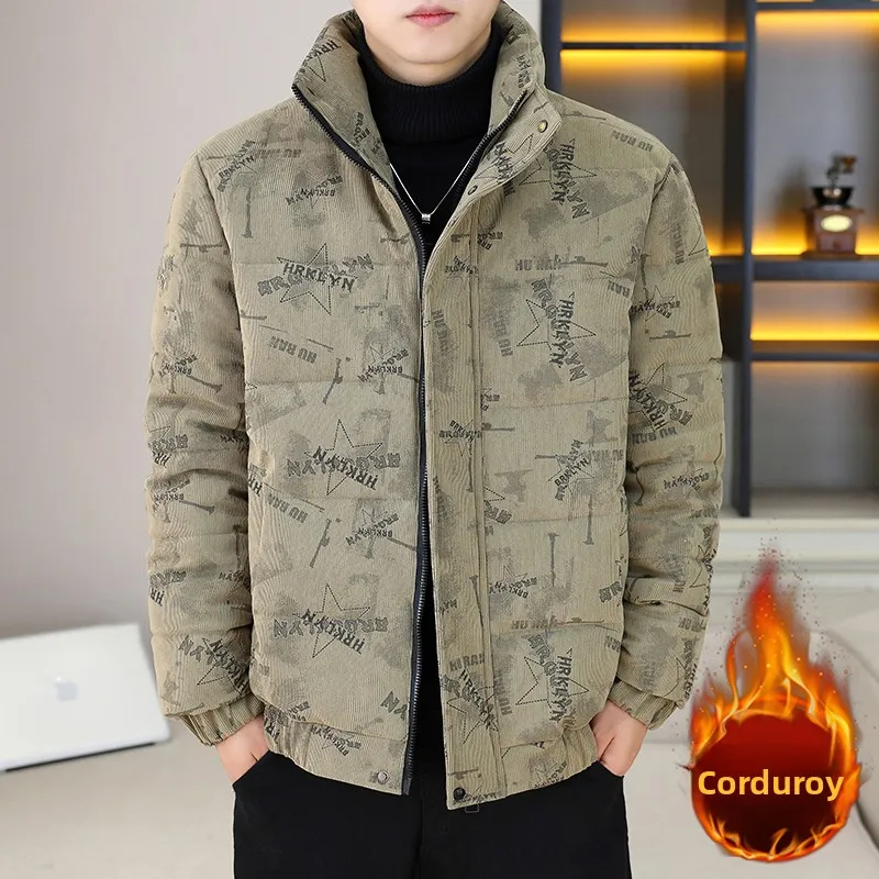 Новая мужская утепленная вельветовая куртка из хлопка с воротником-стойкой, свободного кроя, теплая зимняя повседневная верхняя одежда, модный бренд, рабочая одежда 2025 года
Новая мужская утепленная вельветовая куртка из хлопка с воротником-стойкой, свободного кроя, теплая зимняя повседневная верхняя одежда, модный бренд, рабочая одежда 2025 года