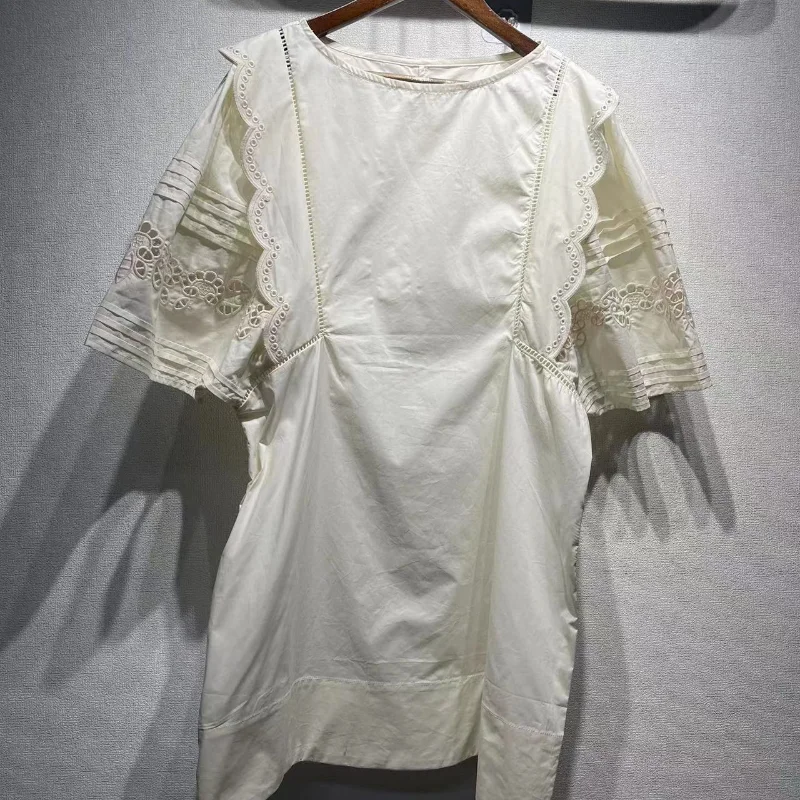 Women 2024 New Summer Style Sweet Hollow Embroidered Scalloped Edge Round Neck Mini Puff Sleeve Dress
Women 2024 New Summer Style Sweet Hollow Embroidered Scalloped Edge Round Neck Mini Puff Sleeve Dress