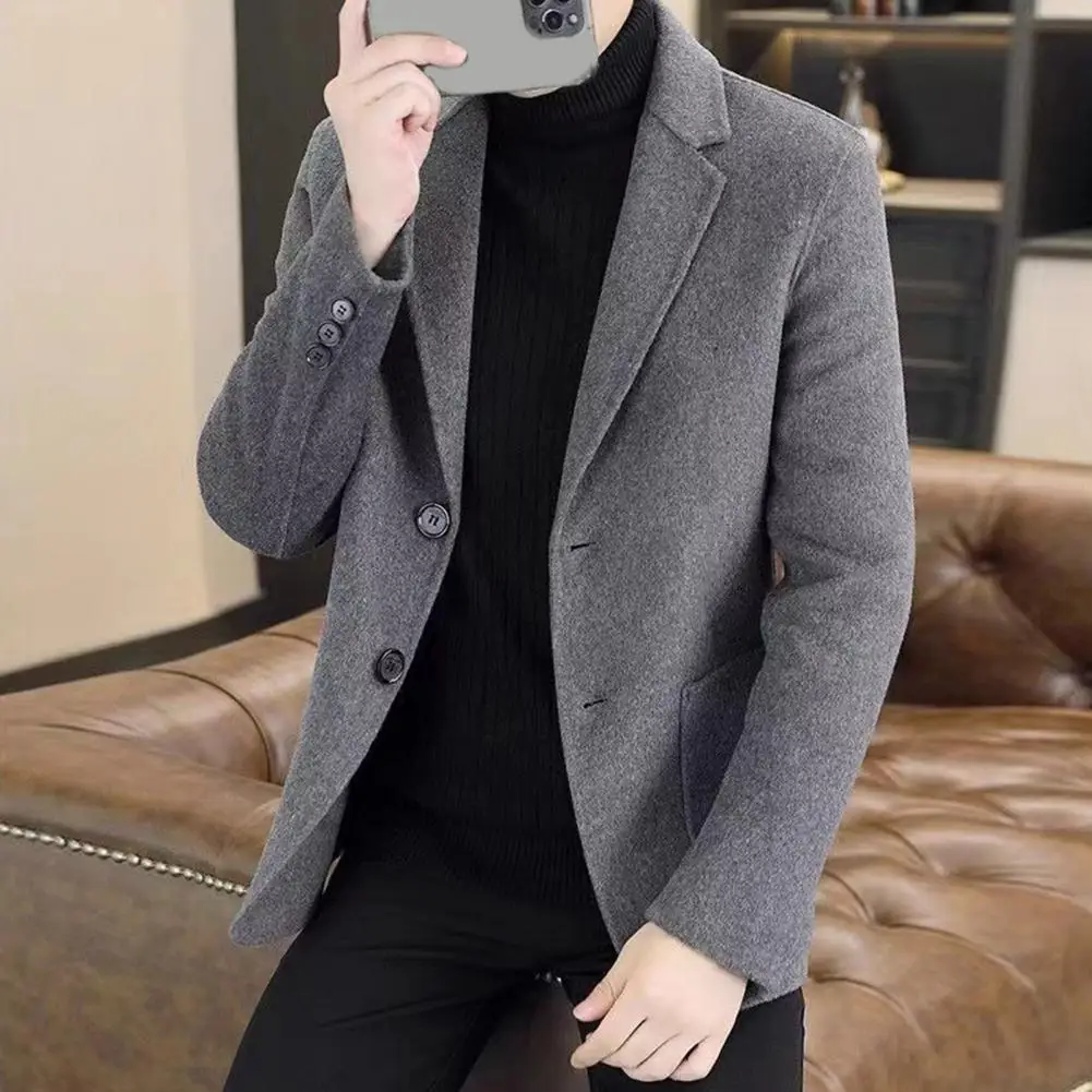 Cozy Loose-fit Coat Stylish Men's Woolen Coat with Lapel Pockets for Cold Weather Wear Single Breasted Jacket in Solid Color
Cozy Loose-fit Coat Stylish Men's Woolen Coat with Lapel Pockets for Cold Weather Wear Single Breasted Jacket in Solid Color
