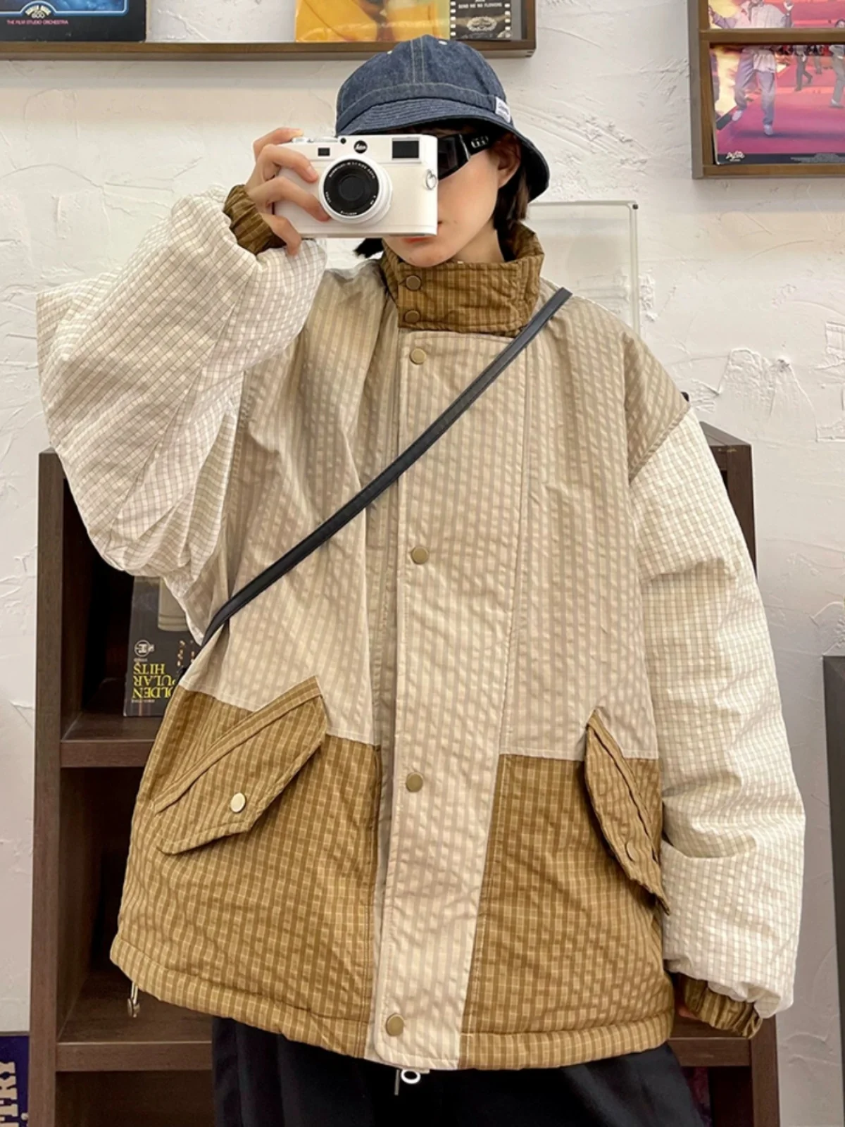 Contrast color patchwork plaid standing collar cotton jacket for women in 2023 winter loose bf thickening coats
Contrast color patchwork plaid standing collar cotton jacket for women in 2023 winter loose bf thickening coats
