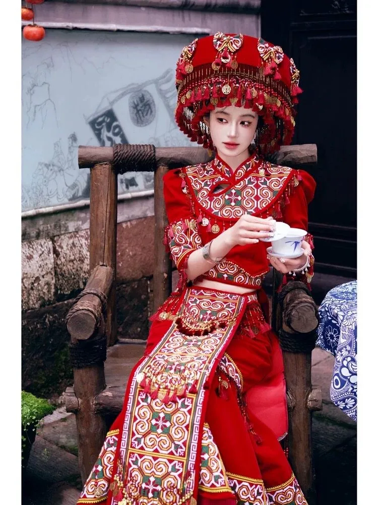 Ethnic embroidery wedding costumes style performance travel photography
Ethnic embroidery wedding costumes style performance travel photography