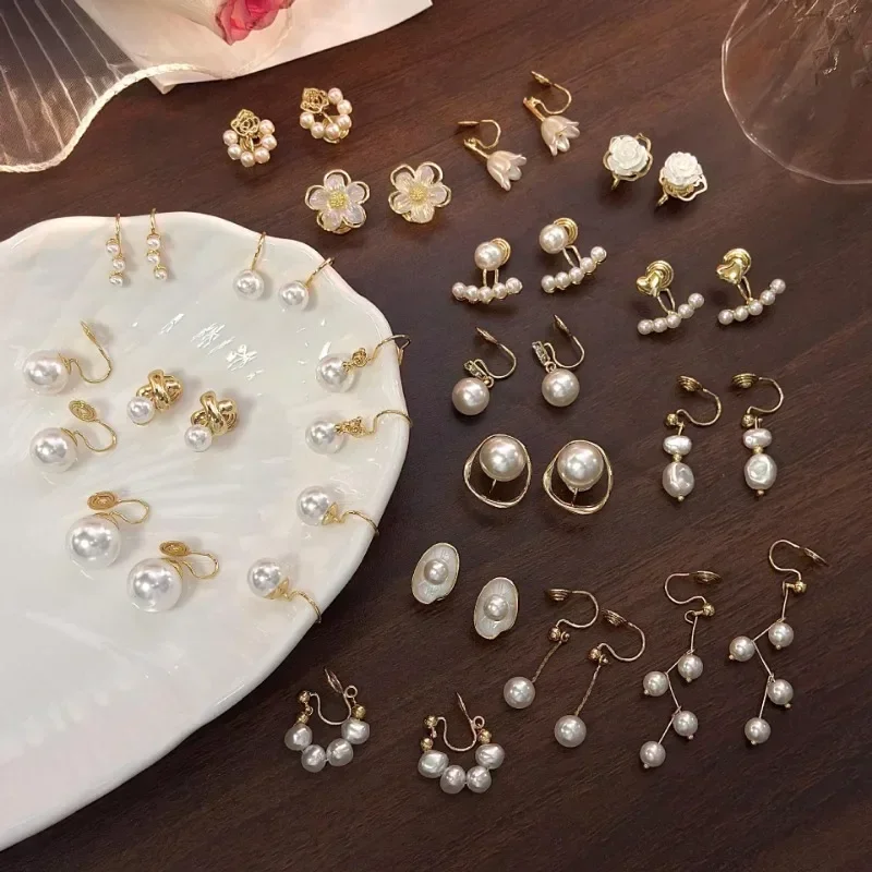 Retro White Pearl Earrings New French Ear Clip Fashion Mosquito Coil Holder Women Without Ear Holes Jewelry Accessories
Retro White Pearl Earrings New French Ear Clip Fashion Mosquito Coil Holder Women Without Ear Holes Jewelry Accessories
