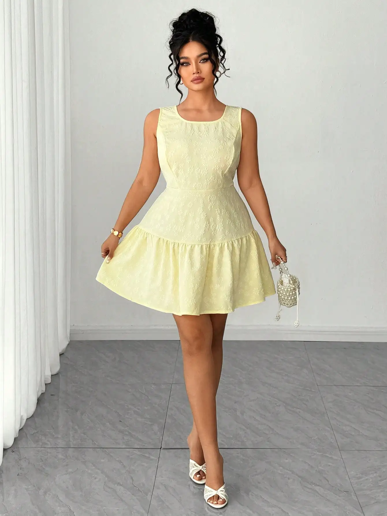 Light Yellow Sleeveless A-Line Dress With Floral Jacquard And Back Bow Ruffle Tiered Summer Casual Dress
Light Yellow Sleeveless A-Line Dress With Floral Jacquard And Back Bow Ruffle Tiered Summer Casual Dress
