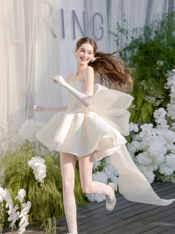 Elegant Short Wedding Dress 2025 New Style Princess Style Birthday Party Bridal Gown with Belt Floral Embellishment Polyester...
Elegant Short Wedding Dress 2025 New Style Princess Style Birthday Party Bridal Gown with Belt Floral Embellishment Polyester...
