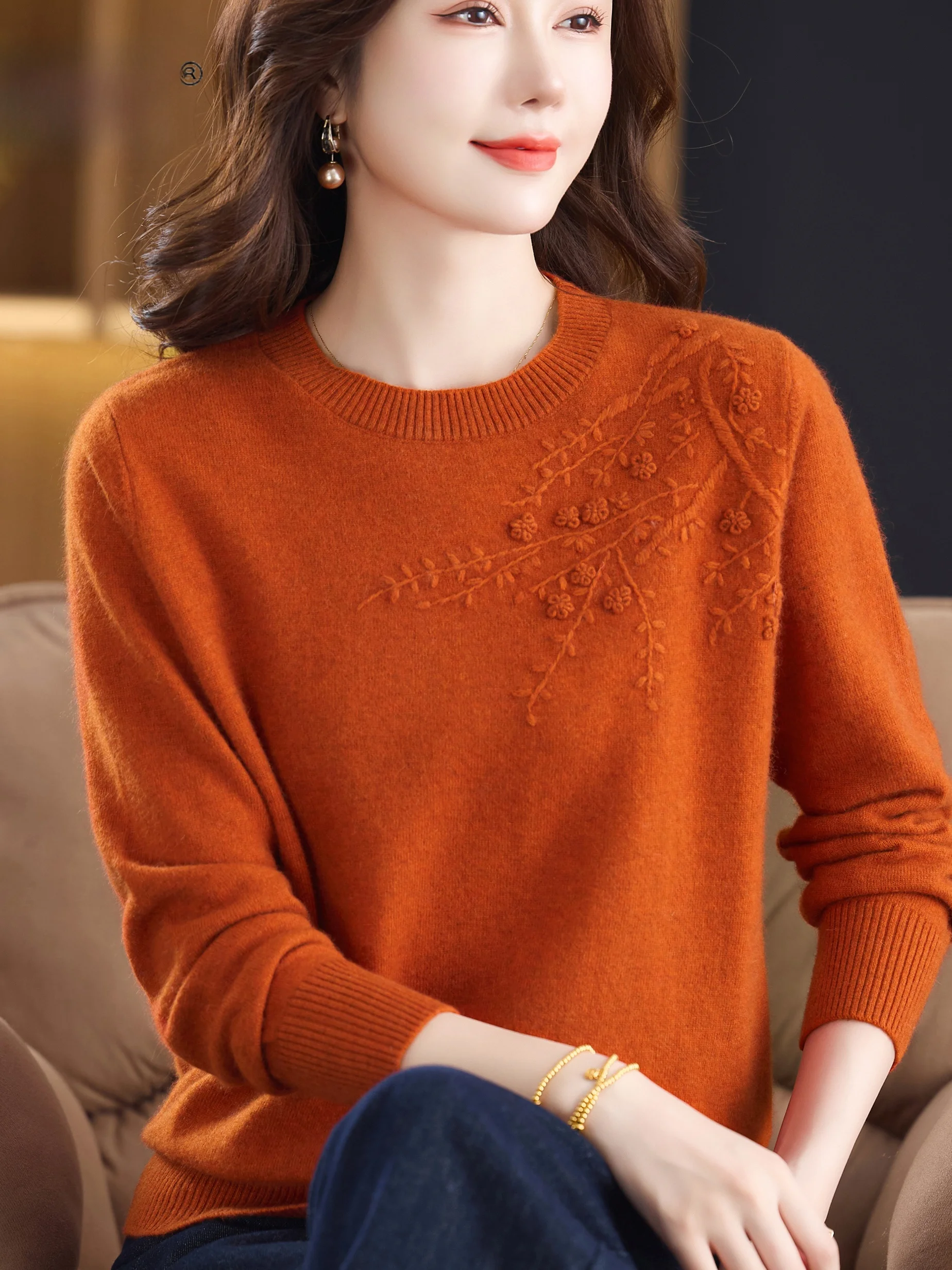 Осенне-зимний свитер из чистой шерсти, женский круглый трикотаж с вышивкой, пушистый теплый цвет верблюжьего цвета для мамы среднего возраста
Осенне-зимний свитер из чистой шерсти, женский круглый трикотаж с вышивкой, пушистый теплый цвет верблюжьего цвета для мамы среднего возраста
