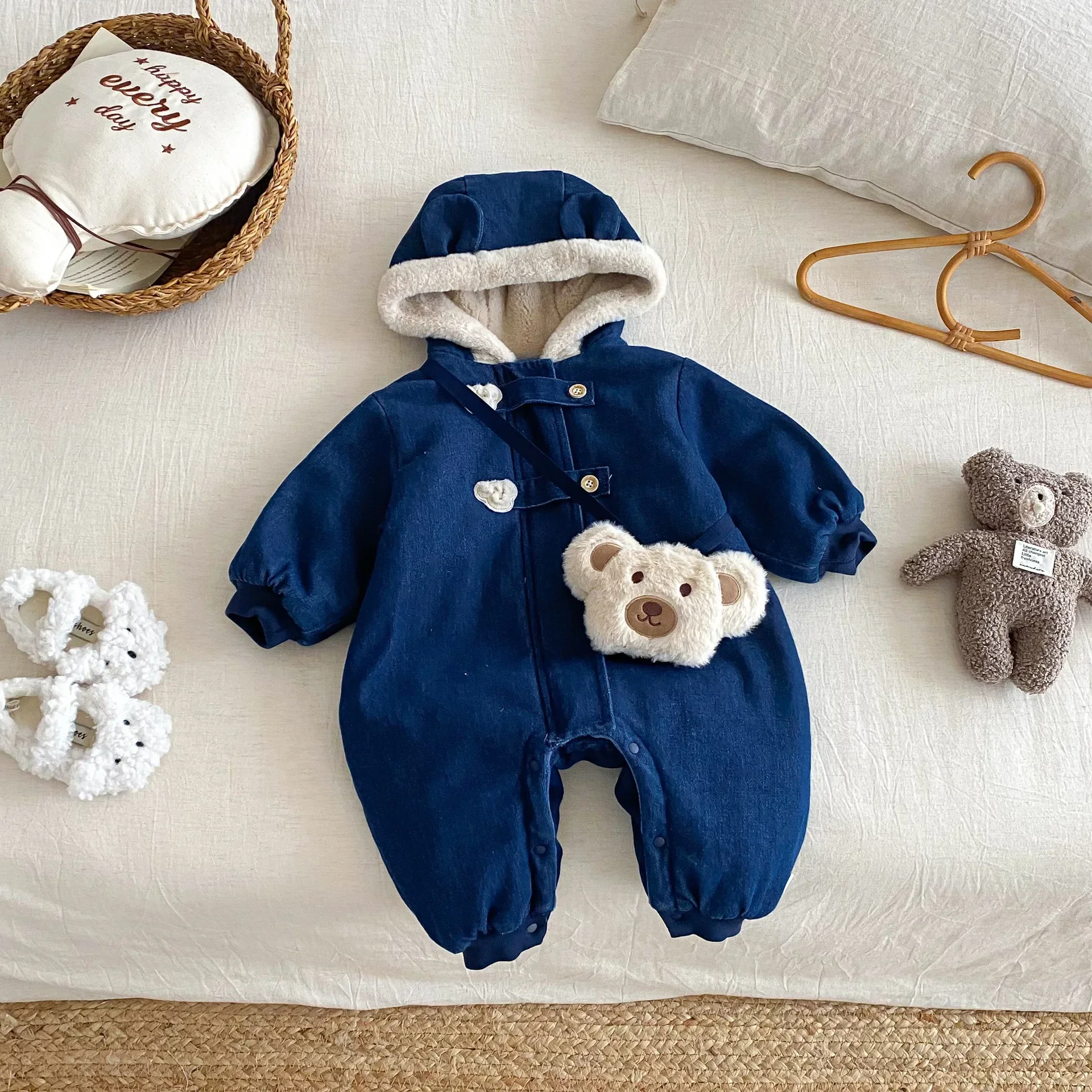 0-2Y Boys Girls Cute Winter Warm Bodysuit 2025 Newborn Romper Fleece Lined Hooded Baby Jumpsuit with Puppy Bag Fashion Outfit
0-2Y Boys Girls Cute Winter Warm Bodysuit 2025 Newborn Romper Fleece Lined Hooded Baby Jumpsuit with Puppy Bag Fashion Outfit