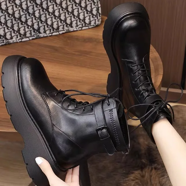 Women's Boots Thick Heel Fleece Lined Retro Buckle Booties Shortie Ankle Boots round Toe Summer Collection China Made
Women's Boots Thick Heel Fleece Lined Retro Buckle Booties Shortie Ankle Boots round Toe Summer Collection China Made