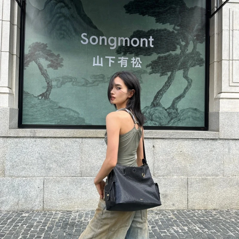 Songmont Trace Series 2025 new Hobo Bag Vegetable-Tanned Cowhide Single-Shoulder Crossbody Soft Bag Retro Style
Songmont Trace Series 2025 new Hobo Bag Vegetable-Tanned Cowhide Single-Shoulder Crossbody Soft Bag Retro Style