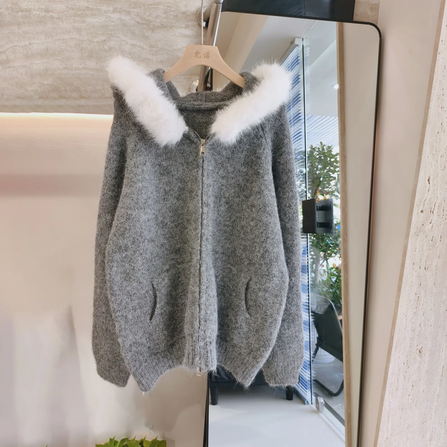 Модный свободный свитер с капюшоном для женщин, новое осеннее ленивое пальто, вязаный топ с длинными рукавами, трикотаж, верхняя одежда Pull Femme 
Модный свободный свитер с капюшоном для женщин, новое осеннее ленивое пальто, вязаный топ с длинными рукавами, трикотаж, верхняя одежда Pull Femme