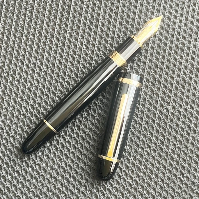JINHAO X169 NO.8 Nib Fountain Pen Black Silver Clip Pen M/F/EF Nib Writing Ink Pen Pk 9019 P136 X159 Stationery School Supplies
JINHAO X169 NO.8 Nib Fountain Pen Black Silver Clip Pen M/F/EF Nib Writing Ink Pen Pk 9019 P136 X159 Stationery School Supplies