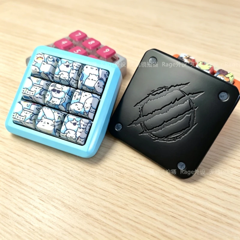 Mini 9 Key Programmable Macro Keypad Wired Hot Swap Zinc Alloy Mini Mechanical Keyboard with Custom Wave Art Keycaps VIA Support
Mini 9 Key Programmable Macro Keypad Wired Hot Swap Zinc Alloy Mini Mechanical Keyboard with Custom Wave Art Keycaps VIA Support