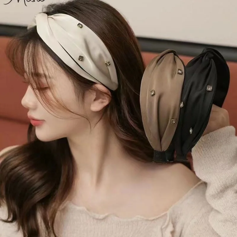 Korean Fashion Elegant Face-Slimming Hairband for Women New Crystal Rhinestone Luxurious Versatile Simple Outdoor Wide Headband
Korean Fashion Elegant Face-Slimming Hairband for Women New Crystal Rhinestone Luxurious Versatile Simple Outdoor Wide Headband