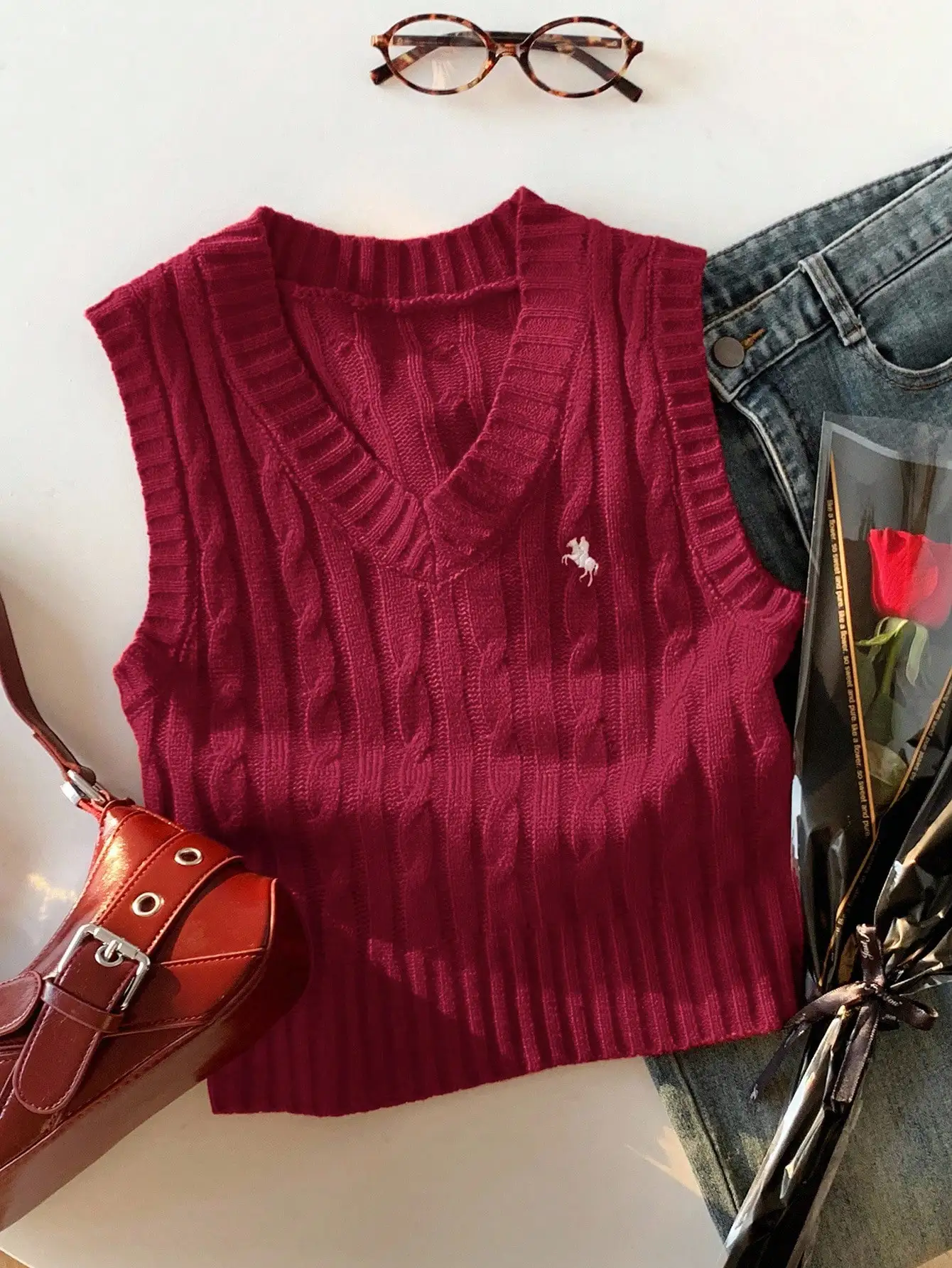 Жилет-свитер крупного размера с V-образным вырезом и узором косичка, с логотипом лошади, повседневная одежда для осени и зимы
Жилет-свитер крупного размера с V-образным вырезом и узором косичка, с логотипом лошади, повседневная одежда для осени и зимы