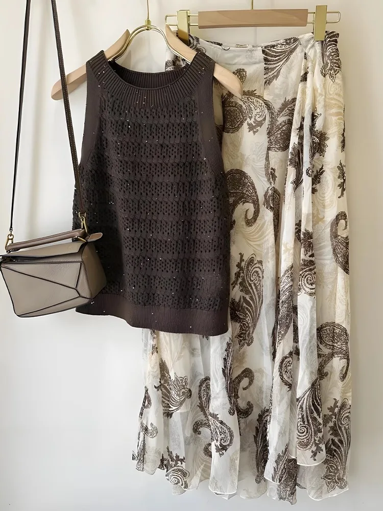 Летний красивый маленький комплект Dr, женский кофейный жилет серии Miu, юбка, комплект из двух предметов, модный ансамбль
Летний красивый маленький комплект Dr, женский кофейный жилет серии Miu, юбка, комплект из двух предметов, модный ансамбль