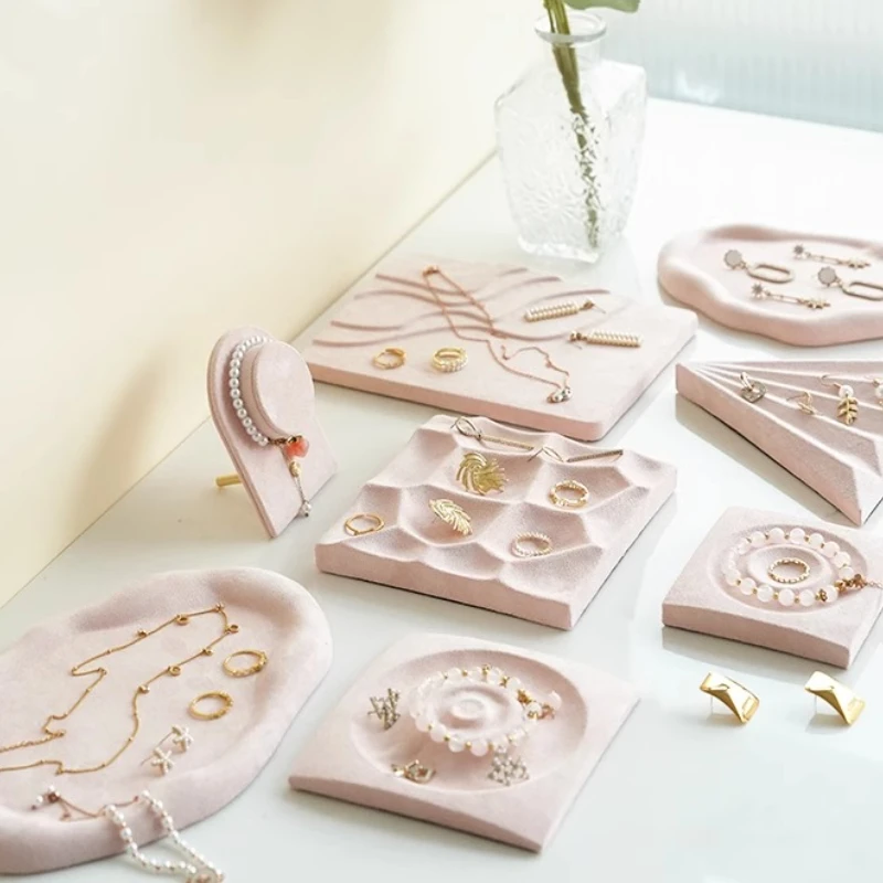 Pink Velvet Jewelry Display Tray Holder Ring Earring Necklace Showcase Stand for Photography Prop Elegant Presentation
Pink Velvet Jewelry Display Tray Holder Ring Earring Necklace Showcase Stand for Photography Prop Elegant Presentation