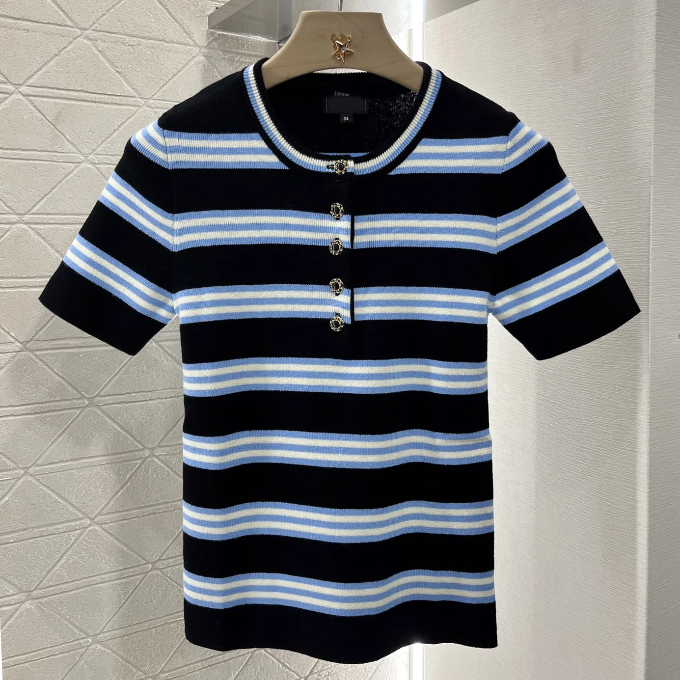 2025 Spring/Summer New Color-Contrasting Stripes Short-Sleeved Knit Sweater Round Neck High-Elastic Women's Top
2025 Spring/Summer New Color-Contrasting Stripes Short-Sleeved Knit Sweater Round Neck High-Elastic Women's Top