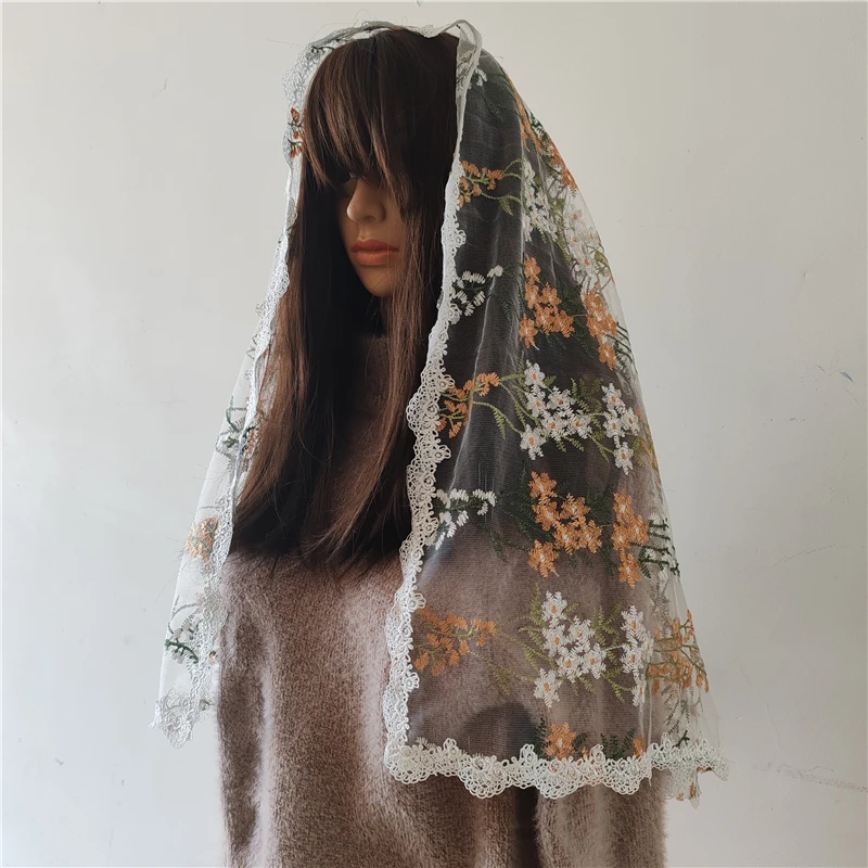 D-образная белая и желтая вышитая цветочная мантилья, церковная вуаль, католическое покрытие головы, кружевная отделка, Mass Chapel, подарок для женщин
D-образная белая и желтая вышитая цветочная мантилья, церковная вуаль, католическое покрытие головы, кружевная отделка, Mass Chapel, подарок для женщин