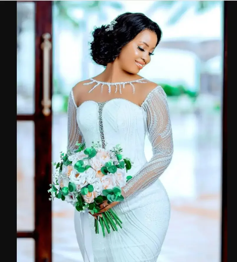 Customized Illusion Scoop Beaded Mermaid Wedding Dresses Robe De Mariée 2023 Sweep Train Long Sleeves Lace Appliques Bridal Gow
Customized Illusion Scoop Beaded Mermaid Wedding Dresses Robe De Mariée 2023 Sweep Train Long Sleeves Lace Appliques Bridal Gow