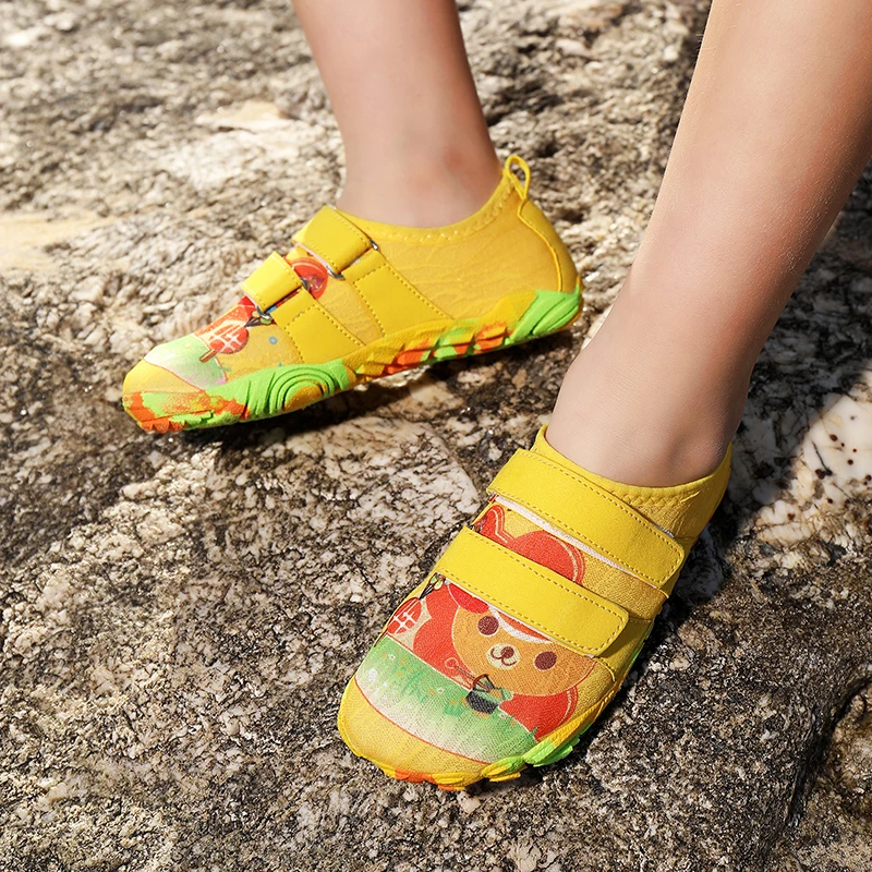 New Boys Girls Aqua shoes Barefoot Skin Aqua Socks Diving Surfing Beach Quick drying water shoes Anti-slip Walking shoes
New Boys Girls Aqua shoes Barefoot Skin Aqua Socks Diving Surfing Beach Quick drying water shoes Anti-slip Walking shoes