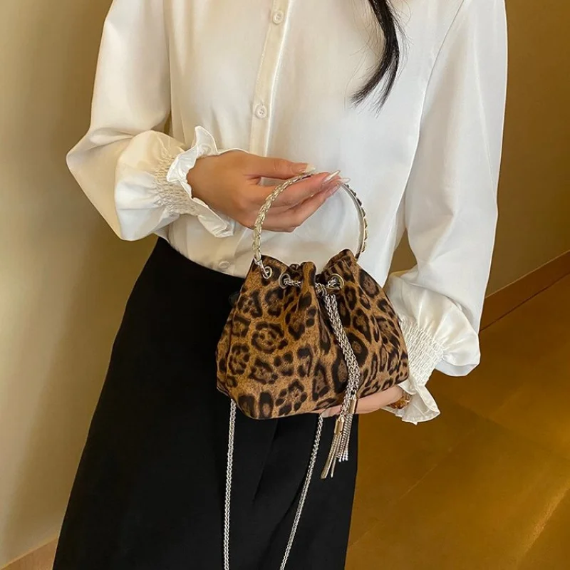 Soft Nubuck Hobo Bag For Women Designer Inspired Velvety Shoulder Bag With A Slouchy Silhouette
Soft Nubuck Hobo Bag For Women Designer Inspired Velvety Shoulder Bag With A Slouchy Silhouette