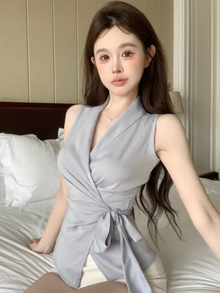 Elegant Slim Fit V-Neck Silk Shirt Women's Summer New Style Shoulder Short Top Fashion French Style No Ironing Treatment
Elegant Slim Fit V-Neck Silk Shirt Women's Summer New Style Shoulder Short Top Fashion French Style No Ironing Treatment