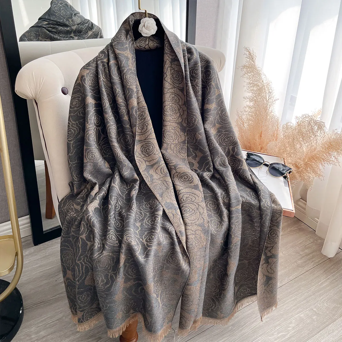 Ladies Muslim Hijab Long Scarf with Golden Thread Spring Autumn Sun Protection Decorative Shawl Foulard Wrap Headscarf
Ladies Muslim Hijab Long Scarf with Golden Thread Spring Autumn Sun Protection Decorative Shawl Foulard Wrap Headscarf