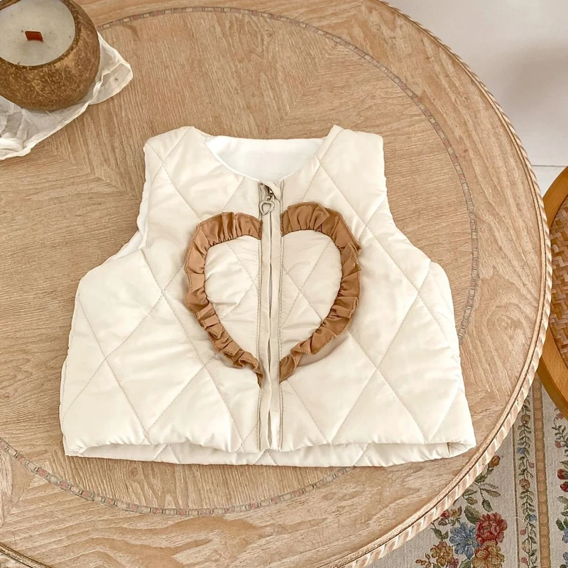 Winter new baby clothing, 0-3 year old female baby, zipper thickened pressed cotton vest, heart-shaped lace and velvet vest
Winter new baby clothing, 0-3 year old female baby, zipper thickened pressed cotton vest, heart-shaped lace and velvet vest