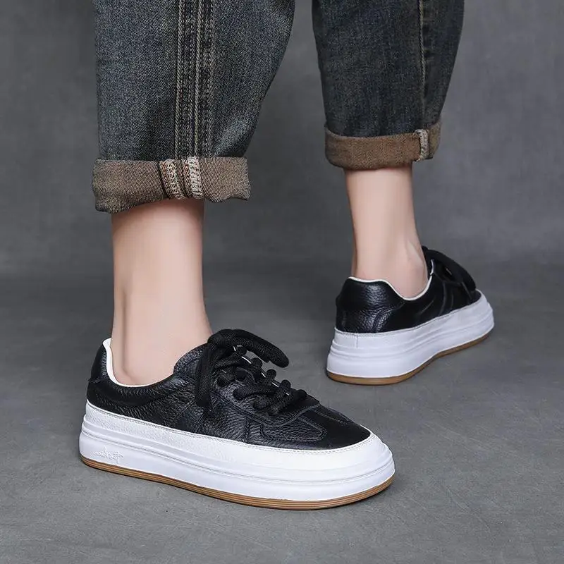 Comfortable Thick Bottomed Genuine Leather Sneakers Versatile Casual Slip-On Shoes Soft Sole round Toe Rubber Outsole
Comfortable Thick Bottomed Genuine Leather Sneakers Versatile Casual Slip-On Shoes Soft Sole round Toe Rubber Outsole