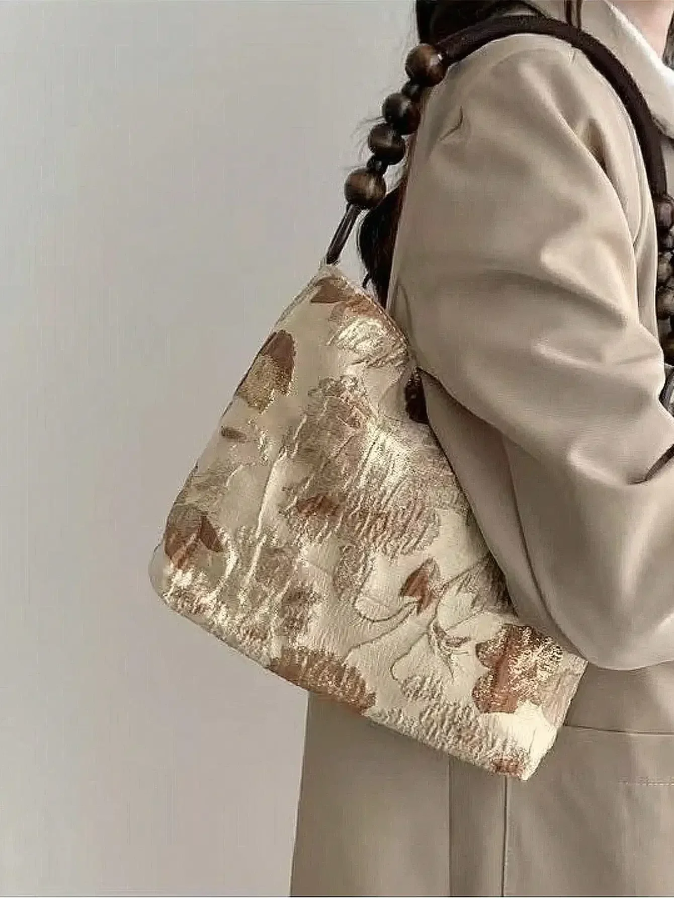 Literary and Artistic Floral Canvas Bag, Female Niche Design, Underarm Bag, 2024 New Large Capacity Retro One Shoulder Handbag
Literary and Artistic Floral Canvas Bag, Female Niche Design, Underarm Bag, 2024 New Large Capacity Retro One Shoulder Handbag