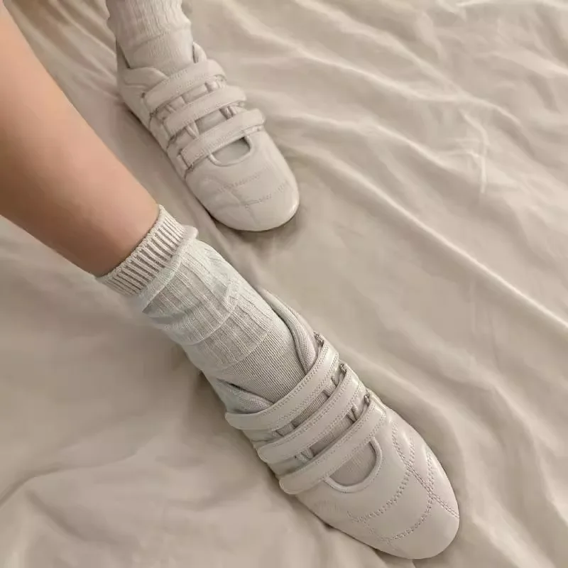 Lady Casual soft Breathable Non-slip Walking Sneaker Women Comfortable hook and loop fasteners Ballet Flat Marry jane Shoes
Lady Casual soft Breathable Non-slip Walking Sneaker Women Comfortable hook and loop fasteners Ballet Flat Marry jane Shoes