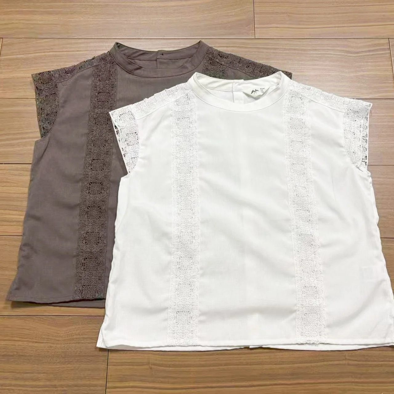 Lace Hollow out Cotton Linen Thin Vest Shoulder Women Summer New round Neck Vest Back Button Cardigan Sweet Style Outerwear
Lace Hollow out Cotton Linen Thin Vest Shoulder Women Summer New round Neck Vest Back Button Cardigan Sweet Style Outerwear