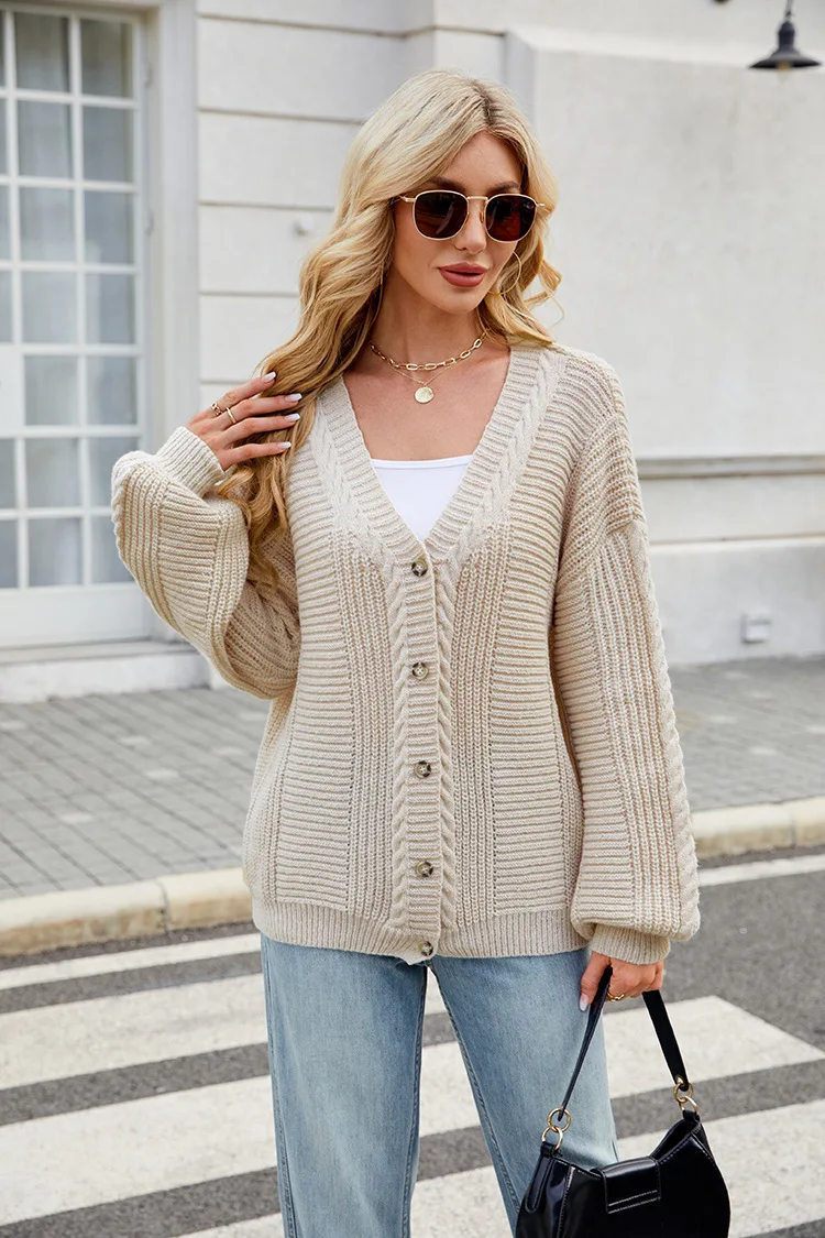 Cozy Comfort. Embrace effortless style with our slouchy V-neck cardigan, featuring a relaxed fit and classic cable knit.
Cozy Comfort. Embrace effortless style with our slouchy V-neck cardigan, featuring a relaxed fit and classic cable knit.