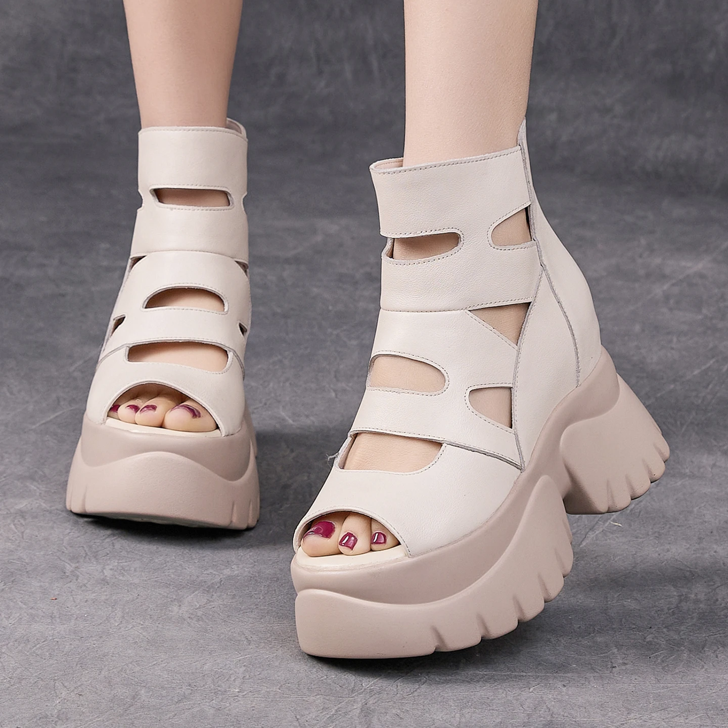 GKTINOO Новые женские летние сандалии из натуральной кожи с открытым носком, на платформе, на танкетке, в римском стиле
GKTINOO Новые женские летние сандалии из натуральной кожи с открытым носком, на платформе, на танкетке, в римском стиле